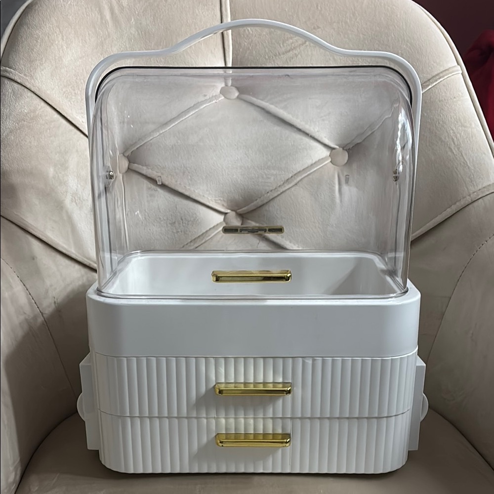 Amazon White and Gold Makeup Organizer with Elegant Design